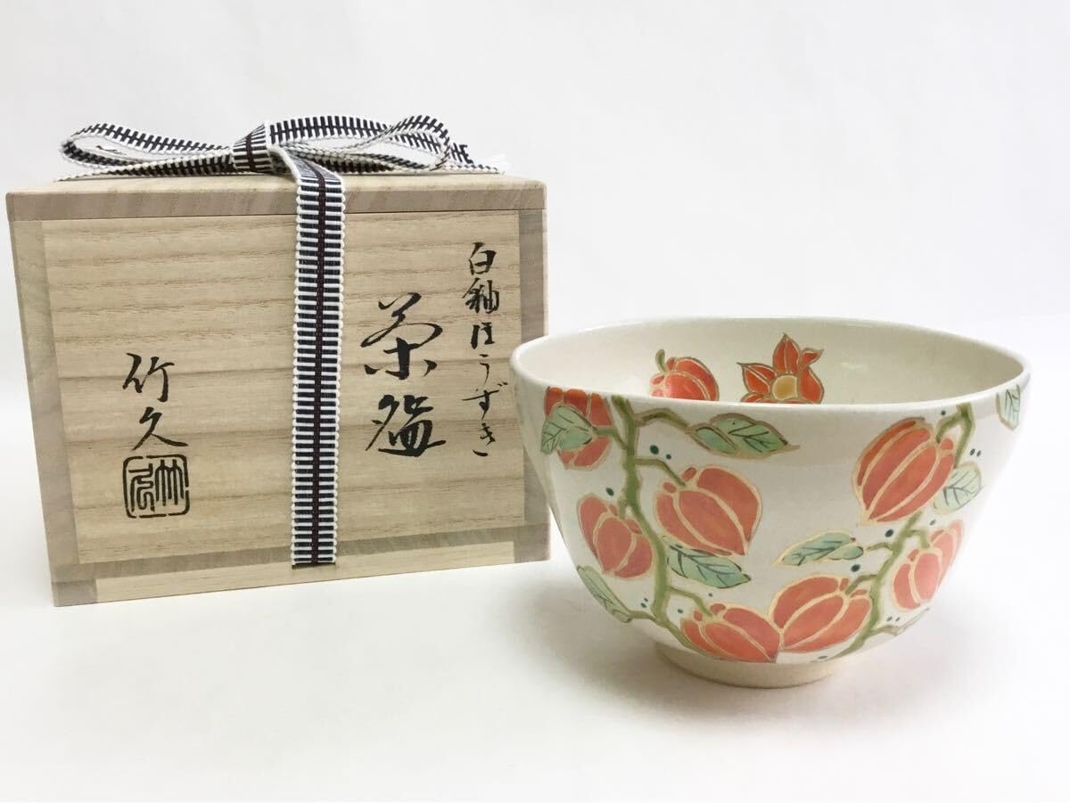 美しい古美術蔵から凄みのある古そうな鼠志野焼の抹茶茶碗が出て来まし